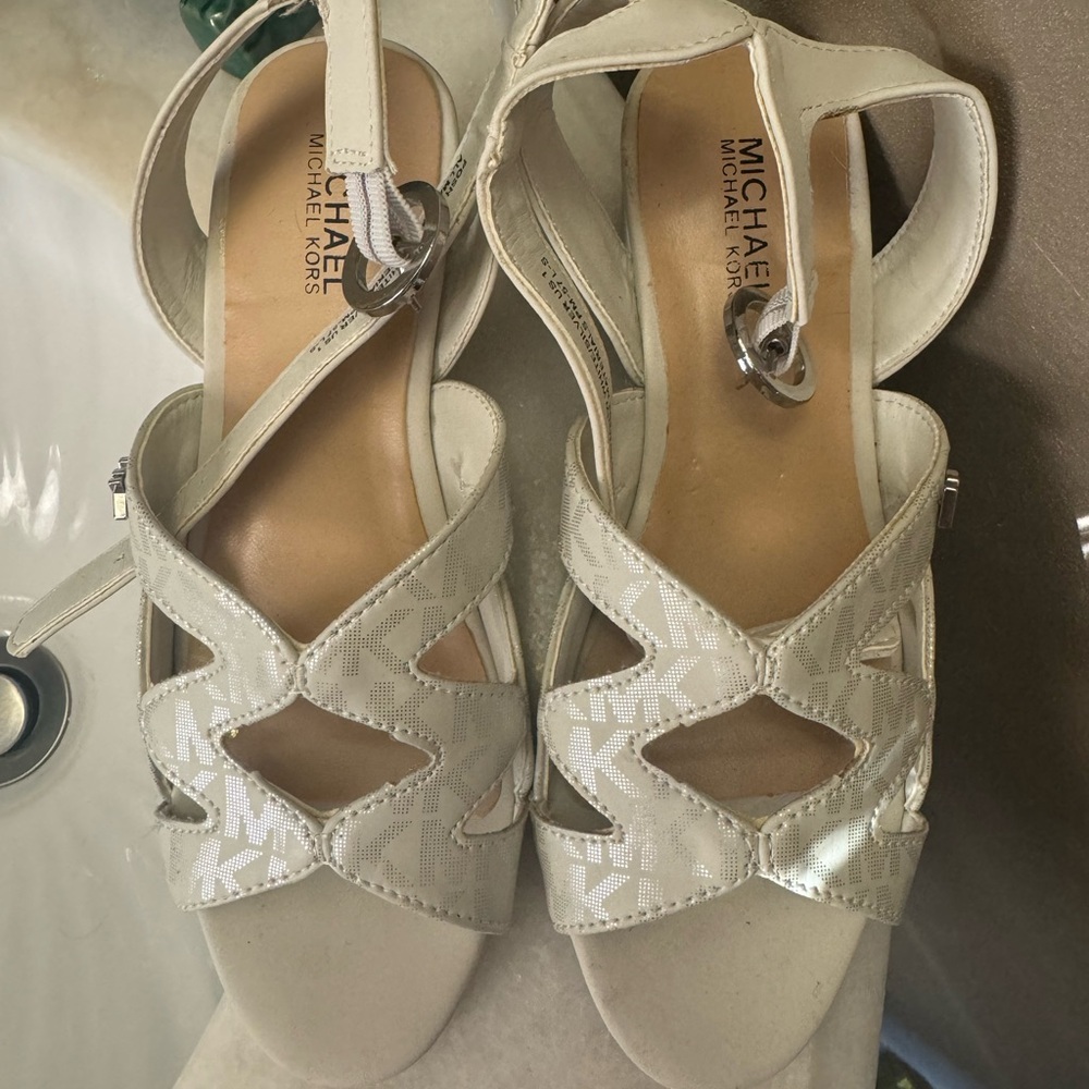 Girls Michael Kors sandals white/silver. Brand new in box size 1